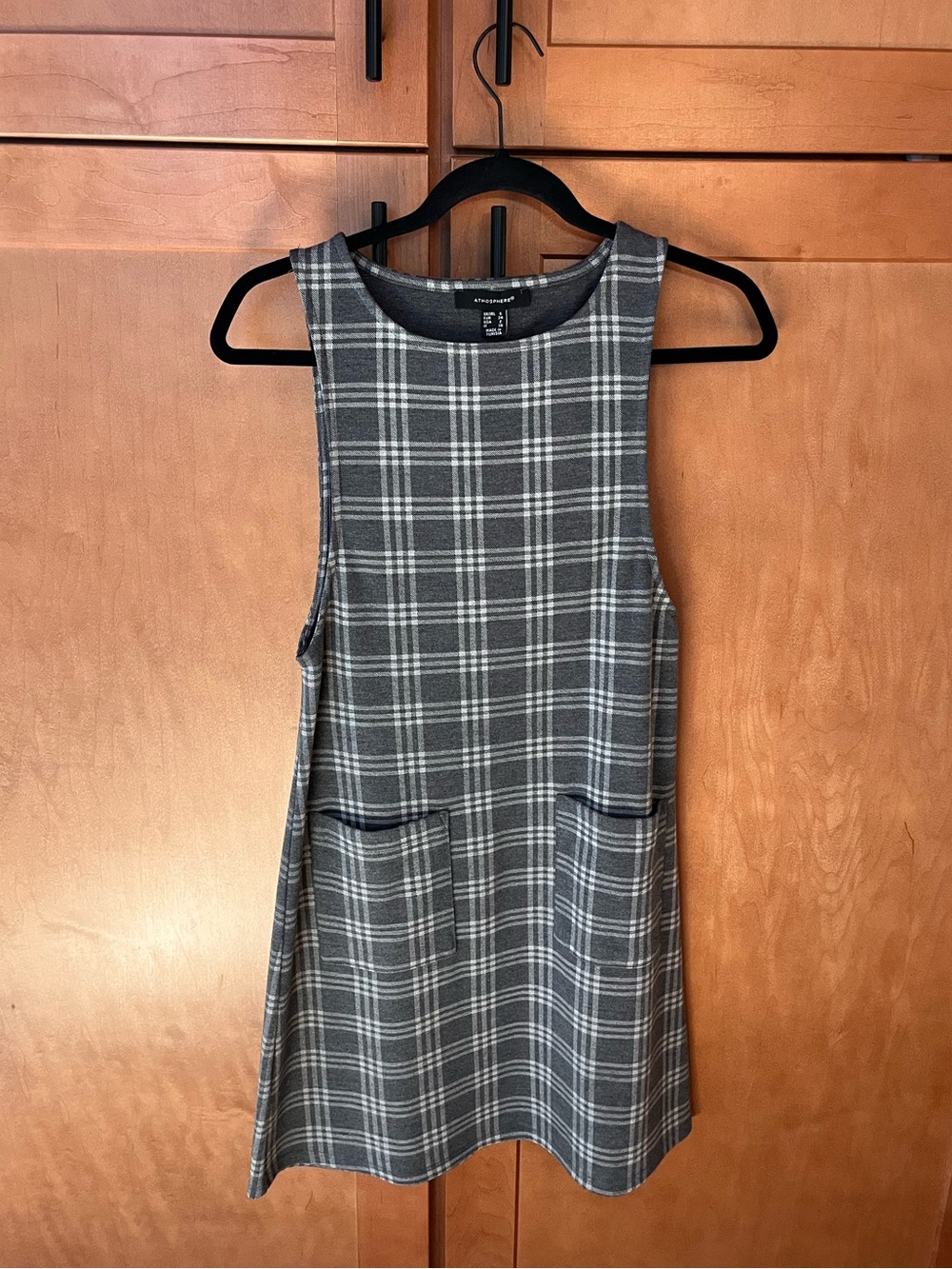 Classic Plaid Sleeveless Pinafore Dress in Gray and White